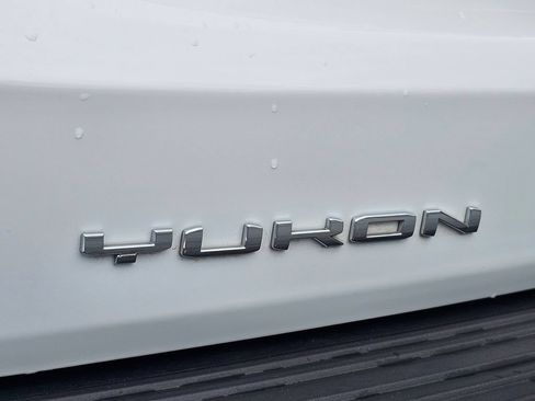 Used 2024 GMC Yukon SLT RWD image 12