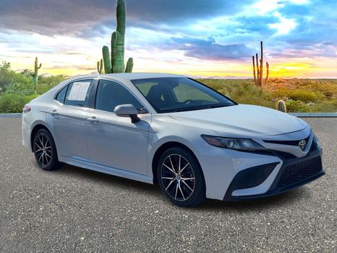 Used 2023 Toyota Camry SE image 9