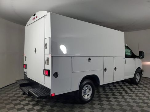 New 2026 Chevrolet Express 3500 w/ Power Convenience Package RWD image 4