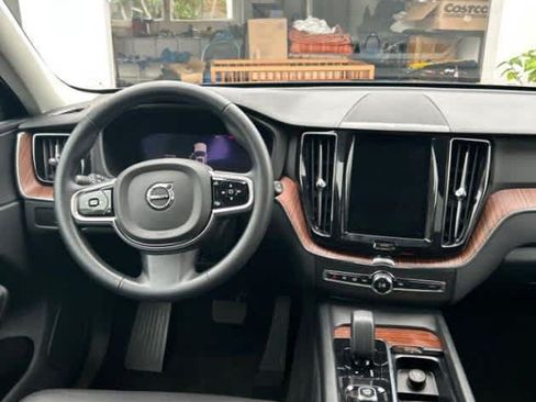 Used 2023 Volvo XC60 B5 Plus AWD/4WD image 4