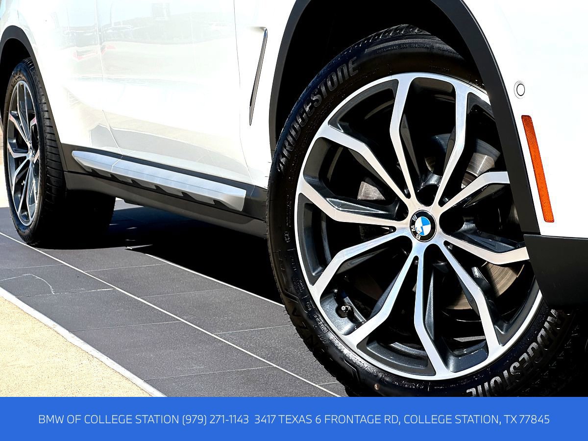 Certified 2024 BMW X4 xDrive30i w/ Premium Package AWD/4WD image 2