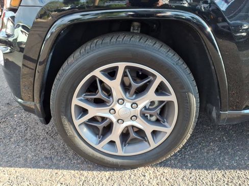 Used 2018 Jeep Grand Cherokee Limited image 9