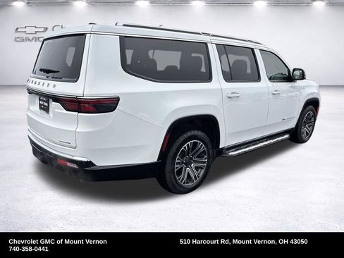 Used 2024 Jeep Wagoneer L Series II w/ Flexible Seating Group image 5