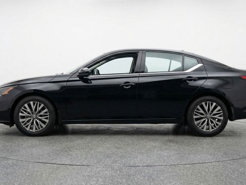 Used 2025 Nissan Altima 2.5 SV image 5
