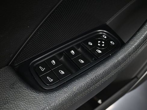 Used 2022 Porsche Panamera Platinum Edition image 19