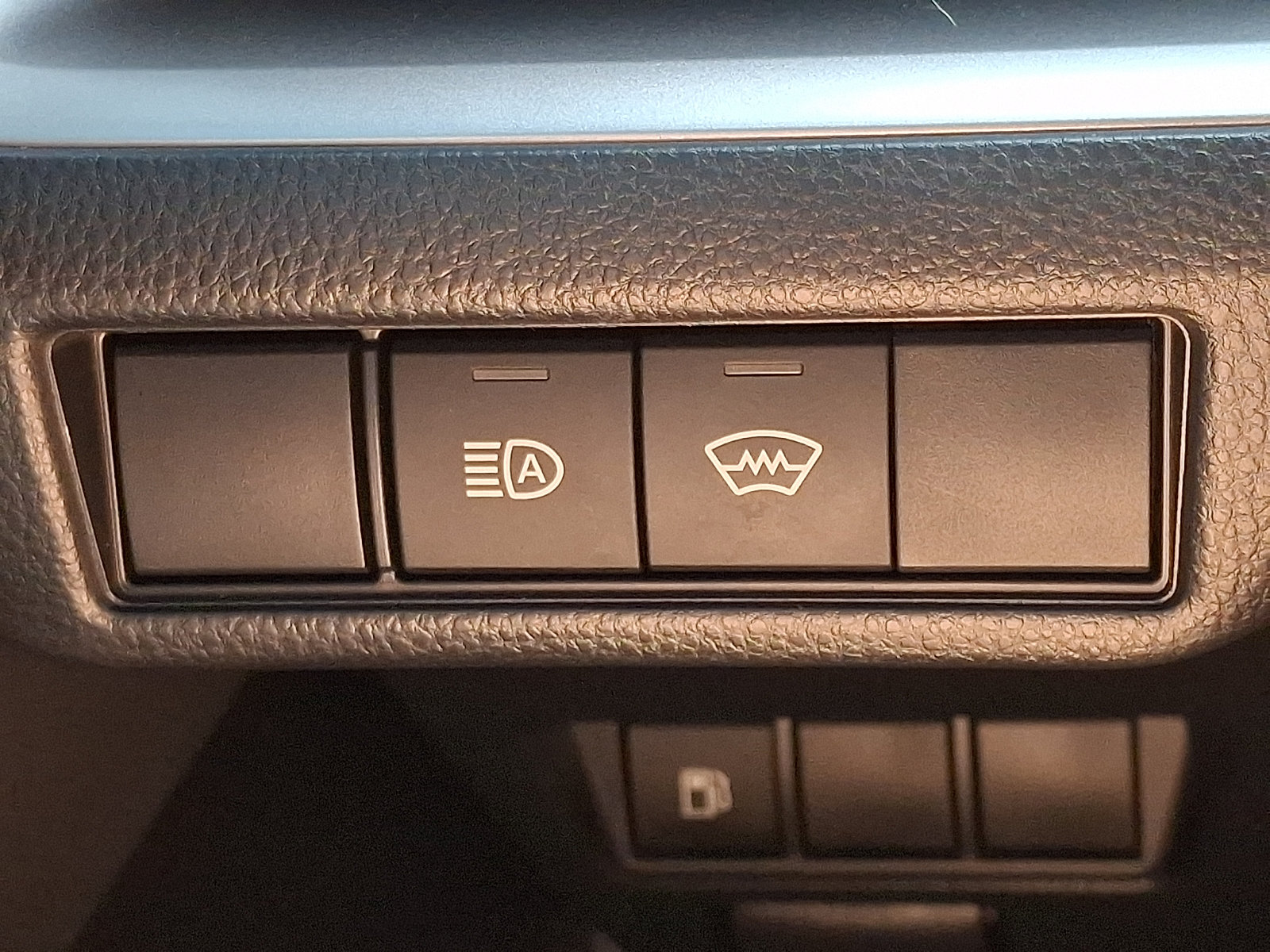 Used 2024 Toyota Prius LE AWD/4WD image 25