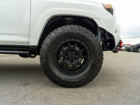 Used 2021 Toyota 4Runner Venture w/ Moonroof Package image 4