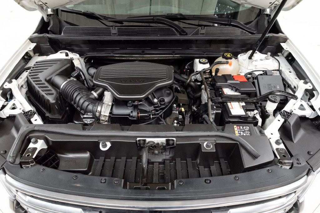 Used 2020 GMC Acadia AT4 w/ Driver Alert Package II AWD/4WD image 3