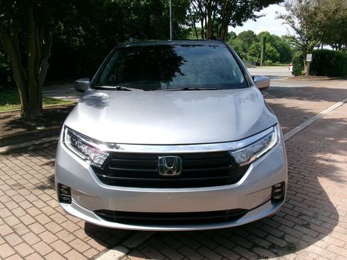 Used 2023 Honda Odyssey Touring image 2