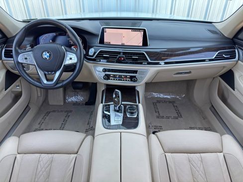Used 2020 BMW 750i xDrive w/ Executive Package image 12