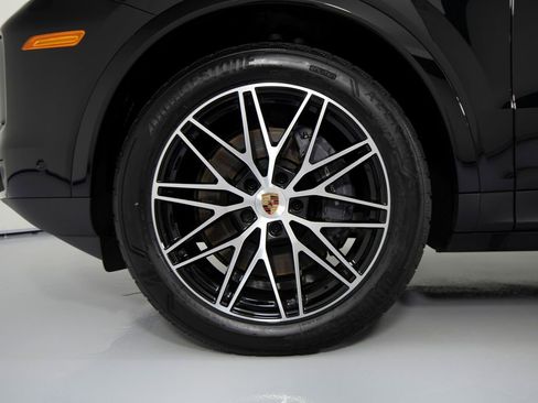 Certified 2025 Porsche Cayenne Coupe image 15