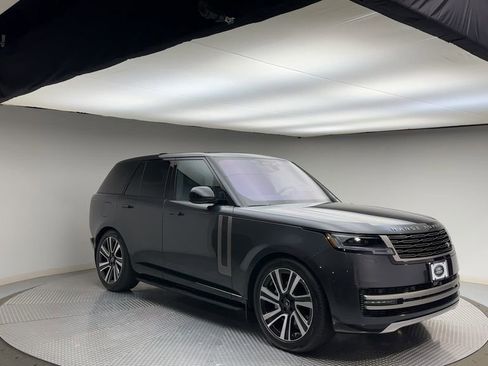 Used 2023 Land Rover Range Rover SE AWD/4WD image 2