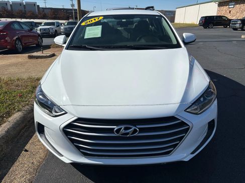 Used 2017 Hyundai Elantra SE w/ Cargo Package image 2