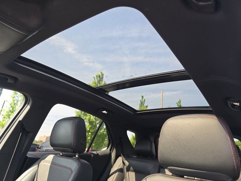 Certified 2023 Chevrolet Equinox RS w/ RS Leather Package FWD image 3