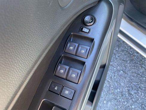 Used 2022 Chevrolet Colorado LT w/ Chrome Appearance Package image 17