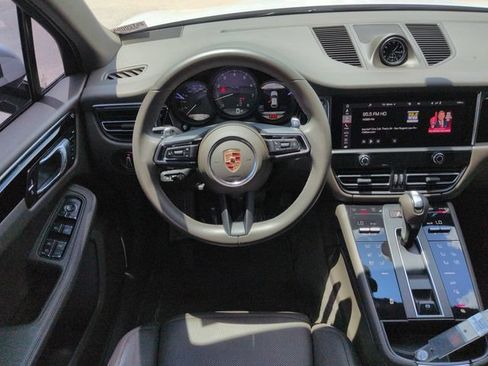 Used 2024 Porsche Macan AWD/4WD image 17