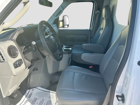 Used 2022 Ford E-350 and Econoline 350 Super Duty image 20