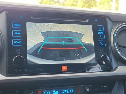 Used 2018 Toyota Tacoma TRD Sport AWD/4WD image 25