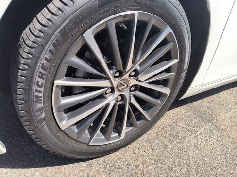 Used 2022 Lexus ES 300h w/ Premium Package image 4