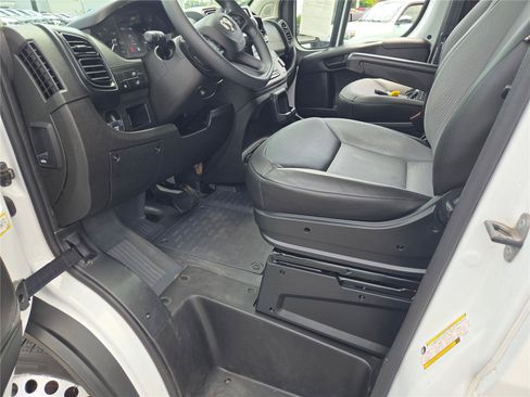 Used 2026 RAM ProMaster 2500 w/ Convenience Group FWD image 3