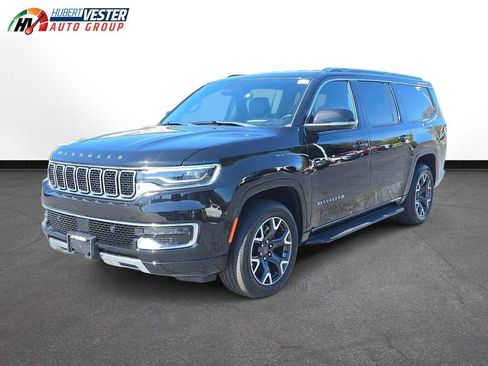 Used 2024 Jeep Wagoneer L Series III w/ Flexible Seating Group AWD/4WD image 2