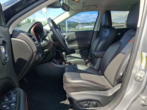 Used 2018 Jeep Compass Trailhawk w/ Navigation Group AWD/4WD image 13