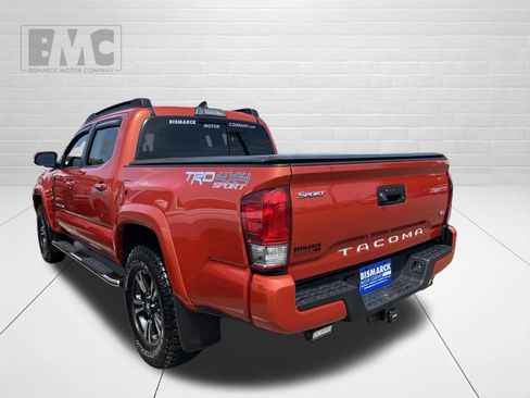 Used 2017 Toyota Tacoma TRD Sport w/ Tow Package (A/T) AWD/4WD image 4