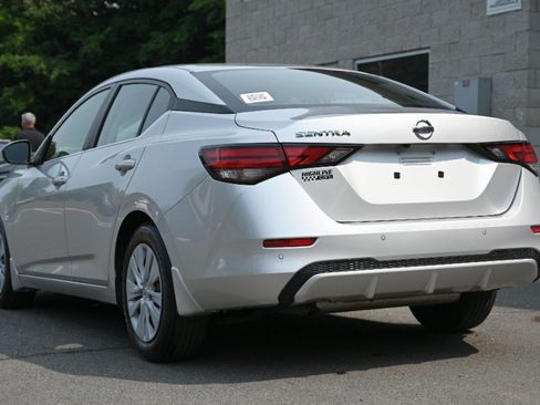 Used 2022 Nissan Sentra S FWD image 3