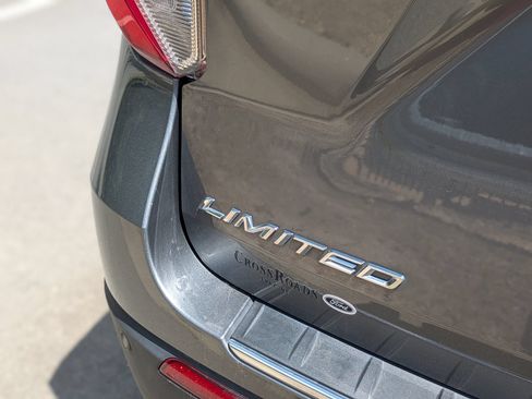 Used 2023 Ford Explorer Limited w/ Limited Technology Package RWD image 35