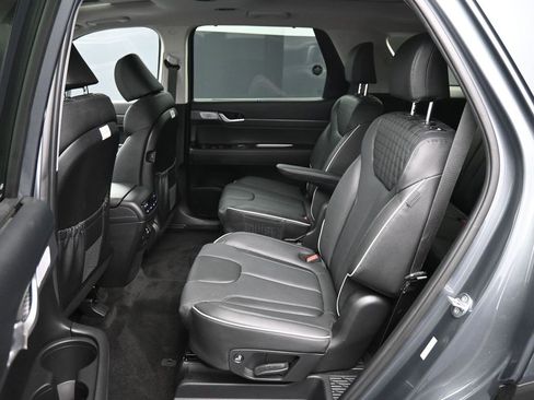 Certified 2025 Hyundai Palisade Limited image 24