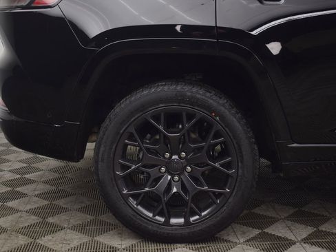 New 2026 Jeep Grand Cherokee Summit image 8