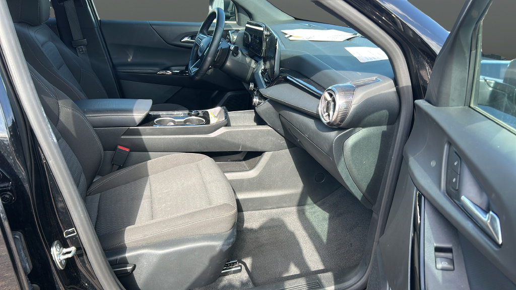 Used 2026 Chevrolet Equinox LT AWD/4WD image 18