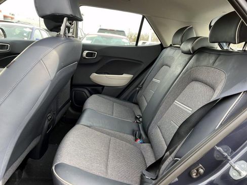 Certified 2024 Hyundai Venue Limited image 10