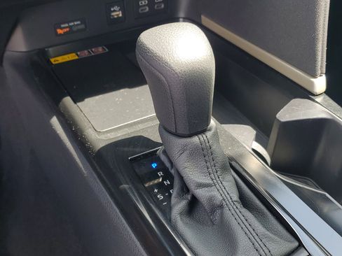 Used 2025 Toyota Camry LE image 9