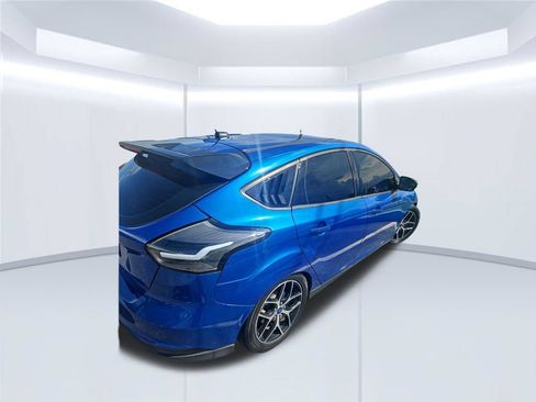 Used 2018 Ford Focus SEL FWD image 7