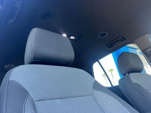 Used 2023 Chevrolet Traverse LT image 21