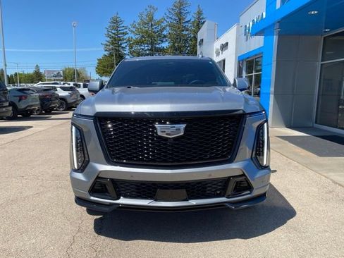 Used 2025 Cadillac Escalade V w/ LPO, ONYX Package AWD/4WD image 9
