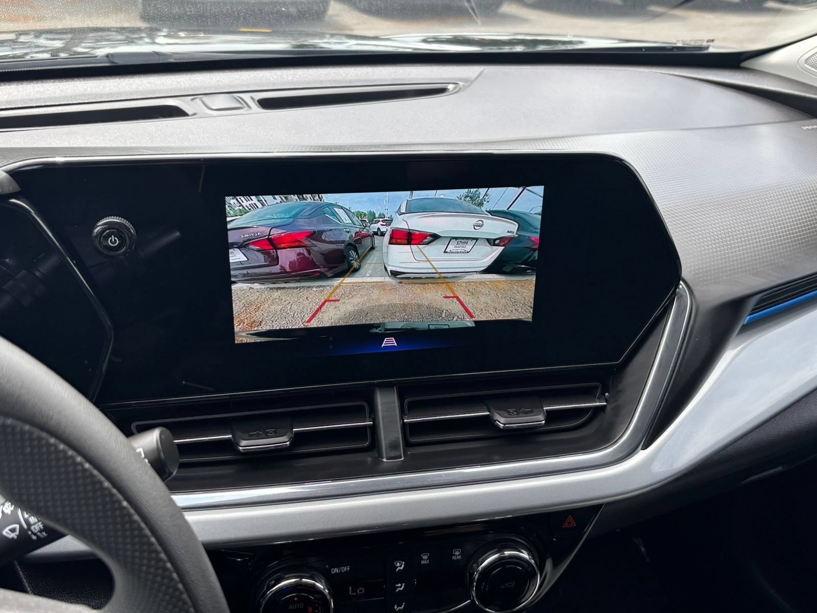 Used 2025 Chevrolet Trax LT FWD image 24