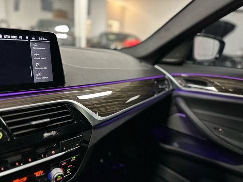 Used 2022 BMW 540i xDrive w/ M Sport Package image 29