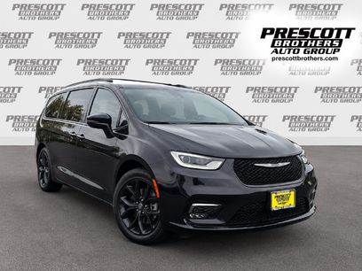 Used 2026 Chrysler Pacifica Select w/ S Appearance Package