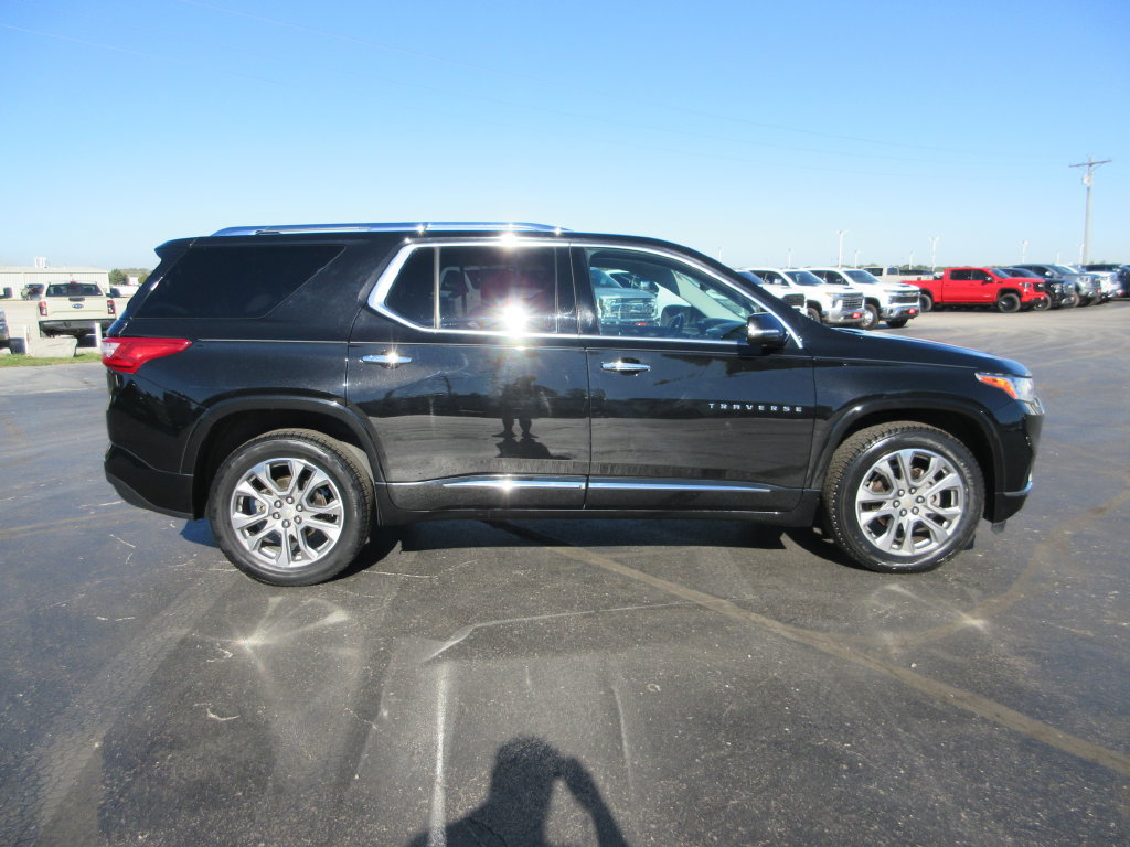 Used 2019 Chevrolet Traverse Premier w/ Driver Confidence II Package FWD image 2