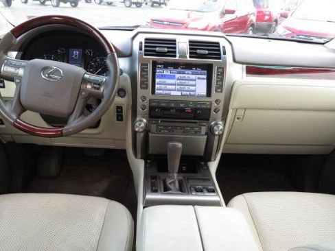 Used 2013 Lexus GX 460 image 2