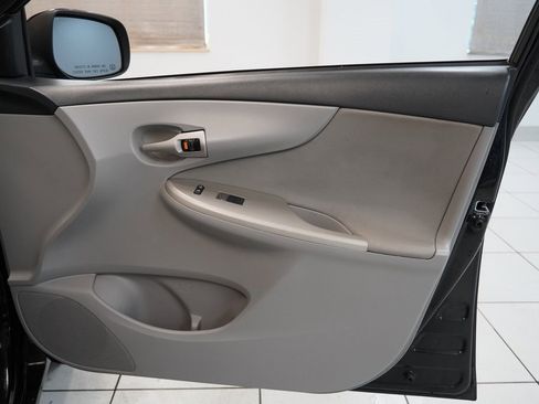 Used 2013 Toyota Corolla LE image 27