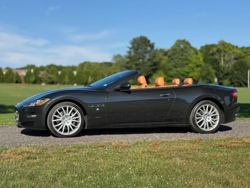 Used 2010 Maserati GranTurismo Convertible RWD image 40