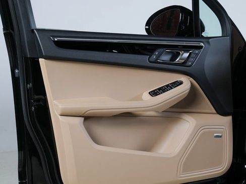 Certified 2026 Porsche Macan AWD/4WD image 28