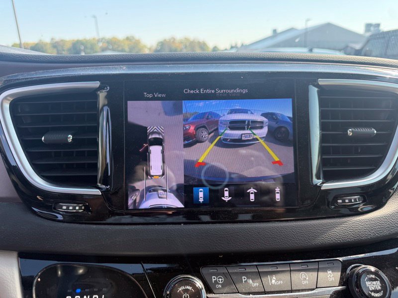 Used 2018 Chrysler Pacifica Touring-L Plus FWD image 12