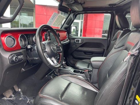 Used 2022 Jeep Wrangler Unlimited Rubicon w/ Cold Weather Group AWD/4WD image 15