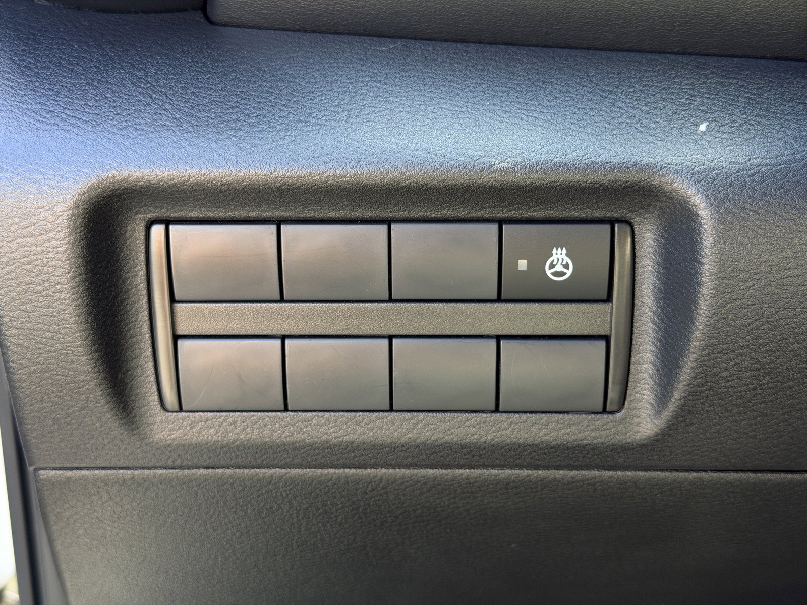 Used 2023 Nissan Kicks SR w/ SR Premium Package FWD image 19