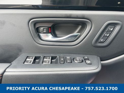 Used 2025 Honda Pilot TrailSport image 11
