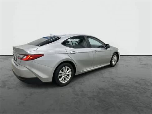 Used 2025 Toyota Camry LE image 4